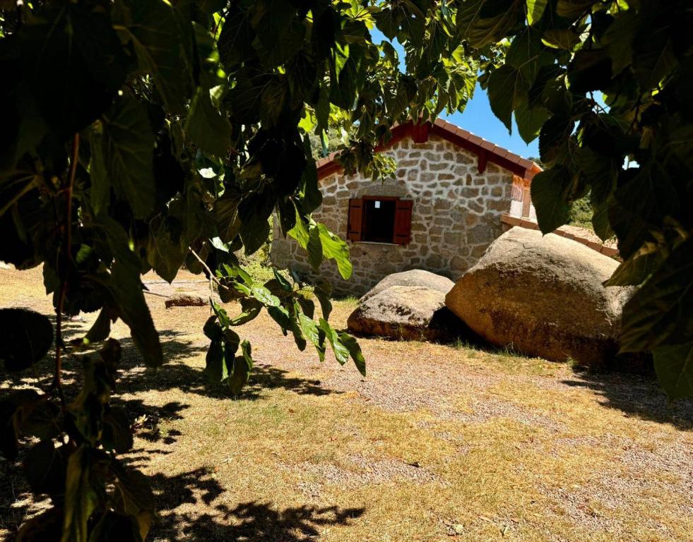 Authentique Casellu en pierre à Porticcio avec vue sur la mer, Porticcio