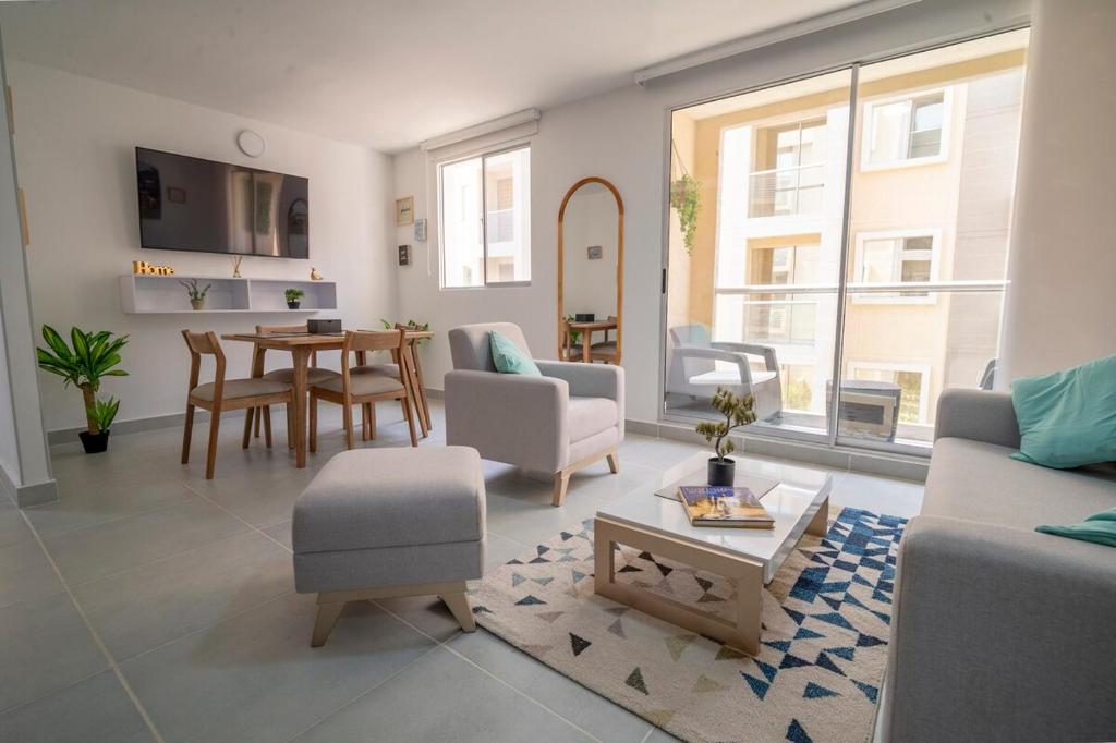 Modern apartment minutes from the beach - 1