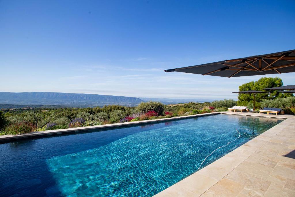 Luxury 4-bedroom villa - pool - 1