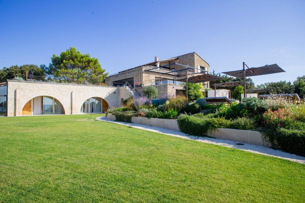 Luxury 4-bedroom villa - pool - 4