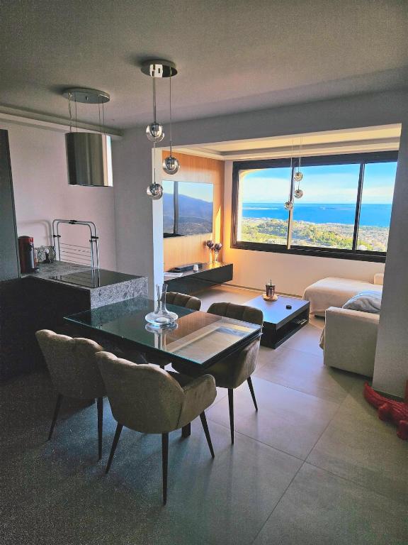 Modern apartment with sea view, Mandelieu-la-Napoule