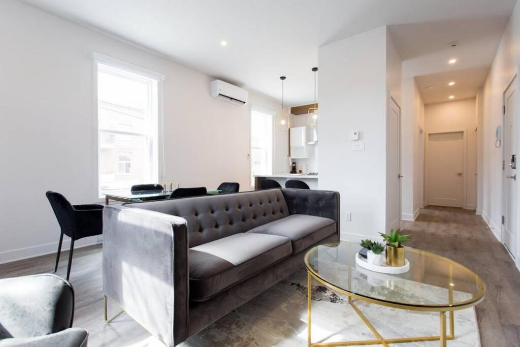 Fresh 1 Bdr in the Heart of Mile End by Denstays, Montreal