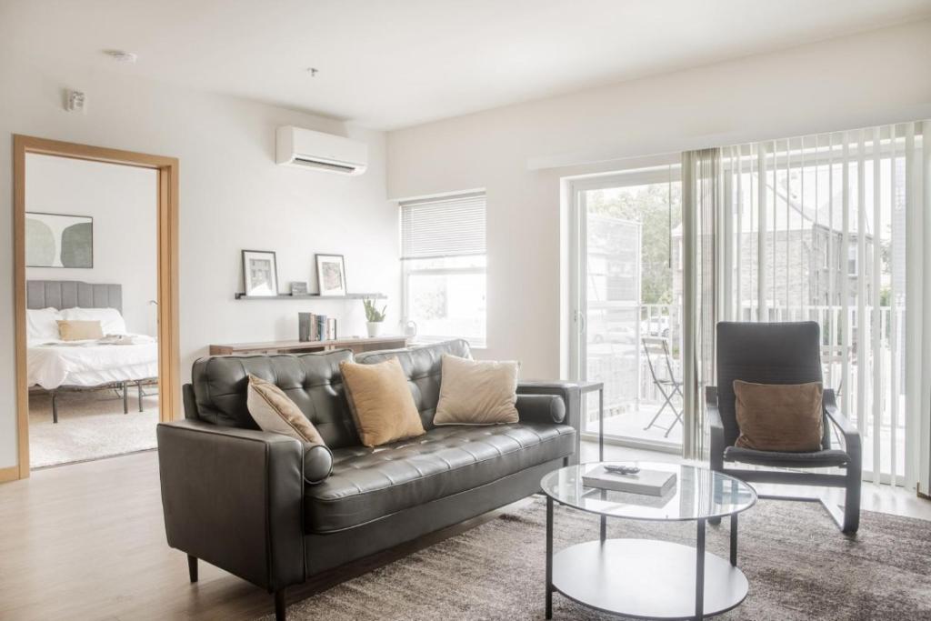 East Side 1BR Apt - Near Brady St and Fiserv with Balcony, Milwaukee