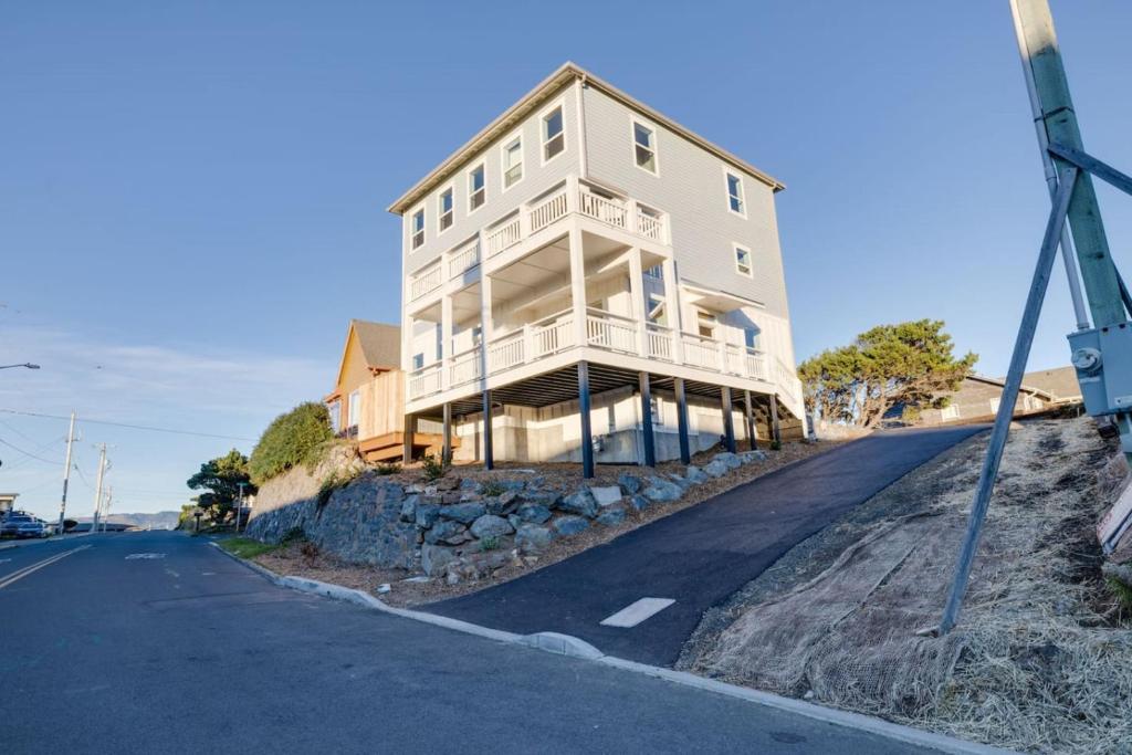 New construction in 2025, Ocean View, Hot Tub, Arcade, Sleeps 20, Lincoln City