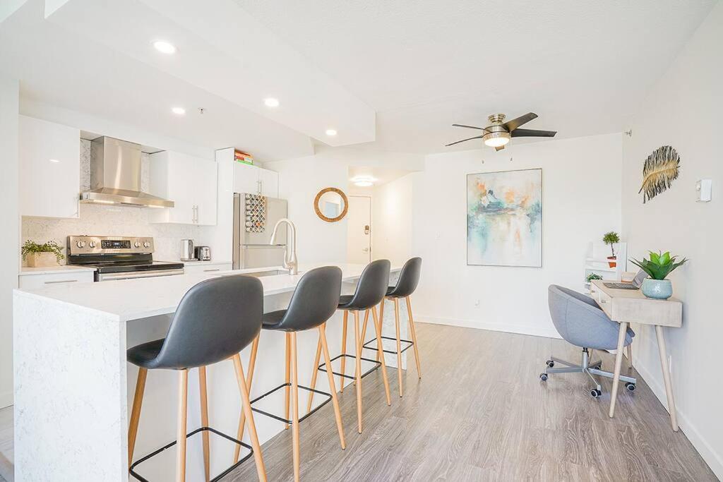 Yaletown Gorgeous Unit Steps from the Beach, Vancouver