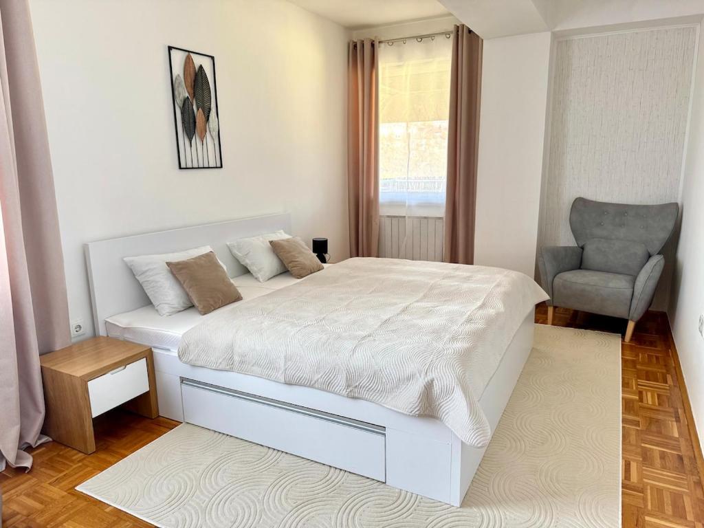 Modern & Complete 2bdr apartment with free parking, Sarajevo