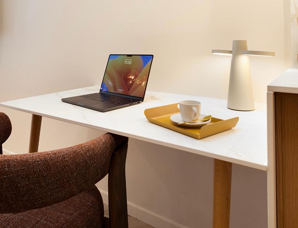 CozyStay - Luxury 1BR Champs Elysées - 3