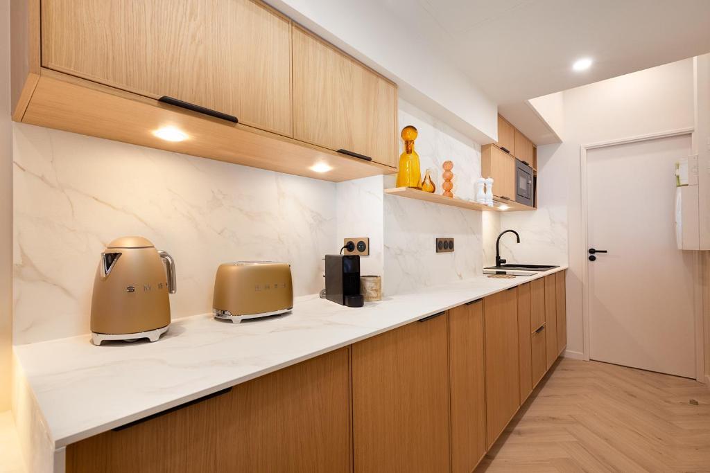 CozyStay - Luxury 1BR Champs Elysées - 4