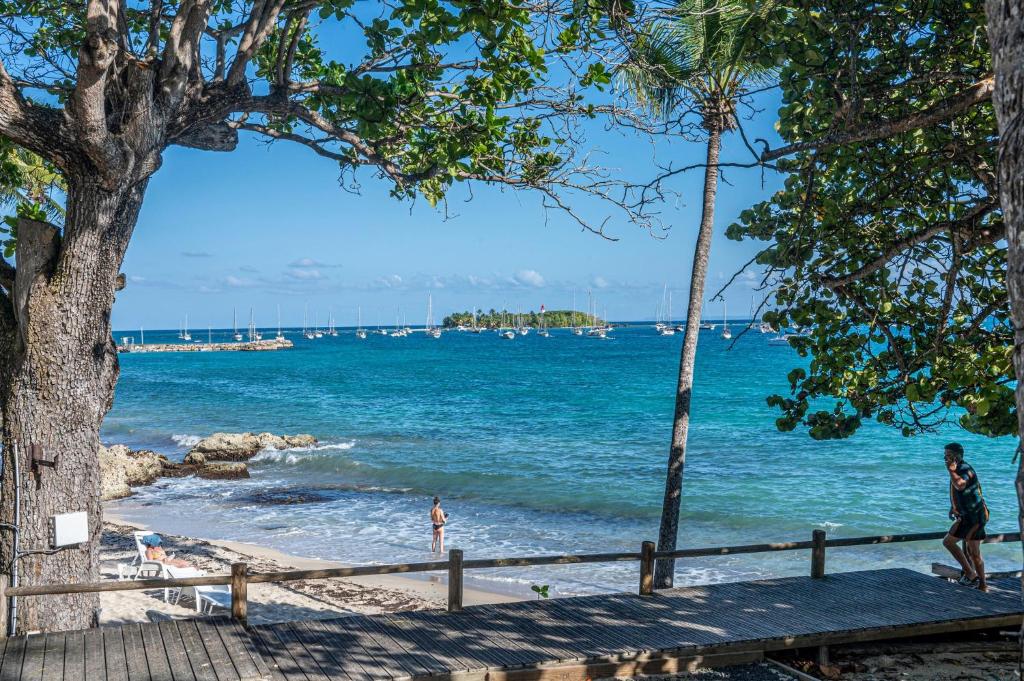 Studio d'exception á la residence la vieille tour vue mer et plage, Le Gosier