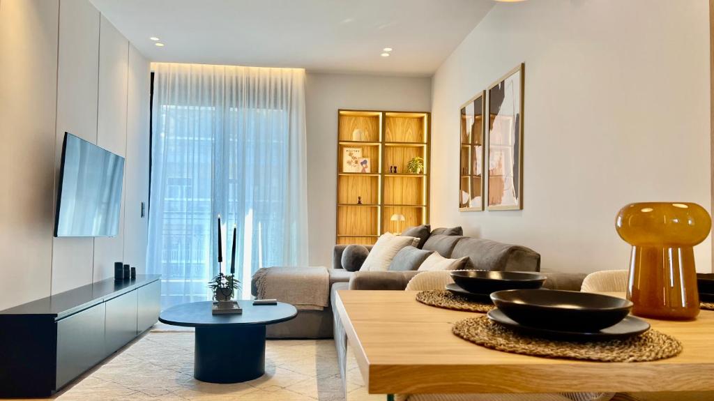 The First by 22, Pireus