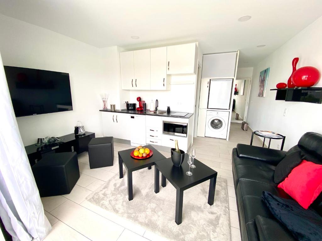 Solymar Luxus Apartment - 5