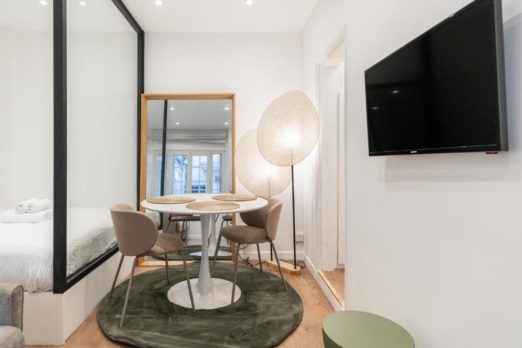 Cozy Studio in Lively Neighborhood 3P - 3