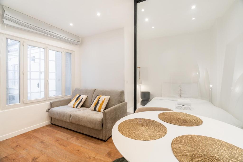 Cozy Studio in Lively Neighborhood 3P - 4