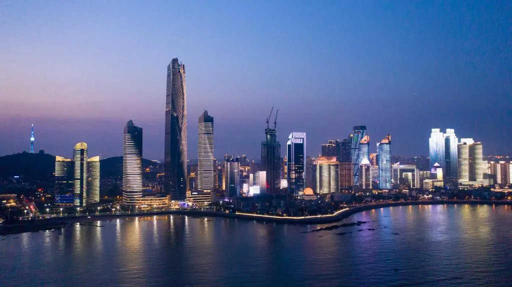 青岛海天大酒店 山海相拥典雅奢华, hotel in Qingdao