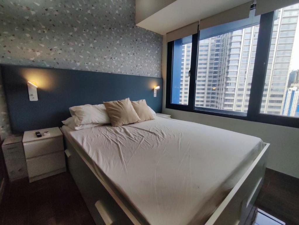 Newly Designed 1BR Top of Makati, Манила