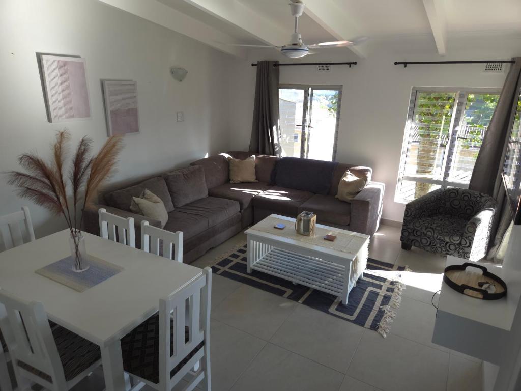 Chakas Rock Chalets 28 - newly renovated, ground floor unit, Ballito