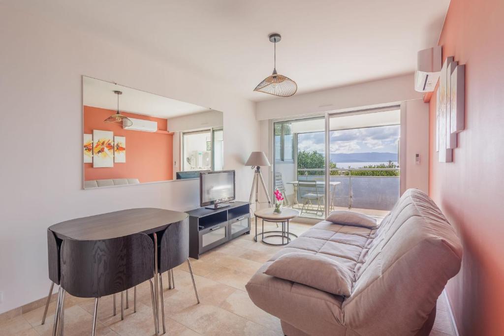 T2 vue mer climatisé wifi & refait à neuf idéalement situé à Ajaccio, Ajaccio