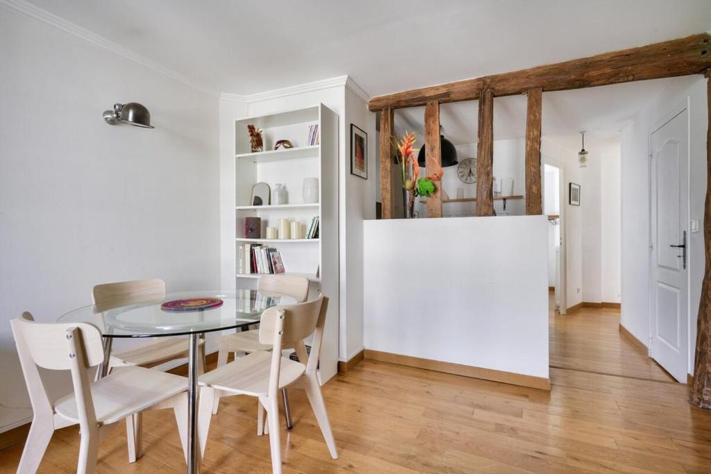Stunning 1BR Flat with balcony near metro station - 2