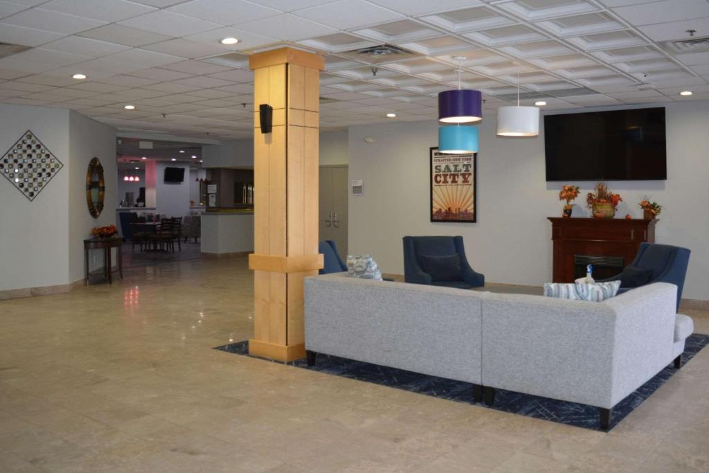 Suburban Studios East Syracuse Carrier Circle, East Syracuse