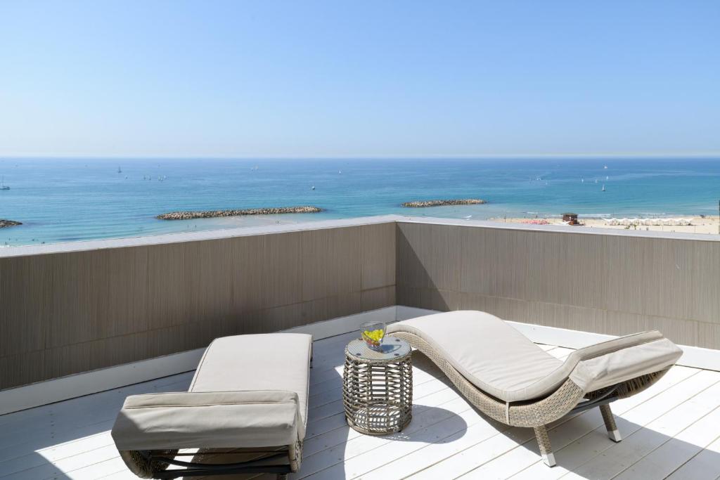 Beach Duplex with 2 Terraces & Sea View by FeelHome, Herzliya Pituah