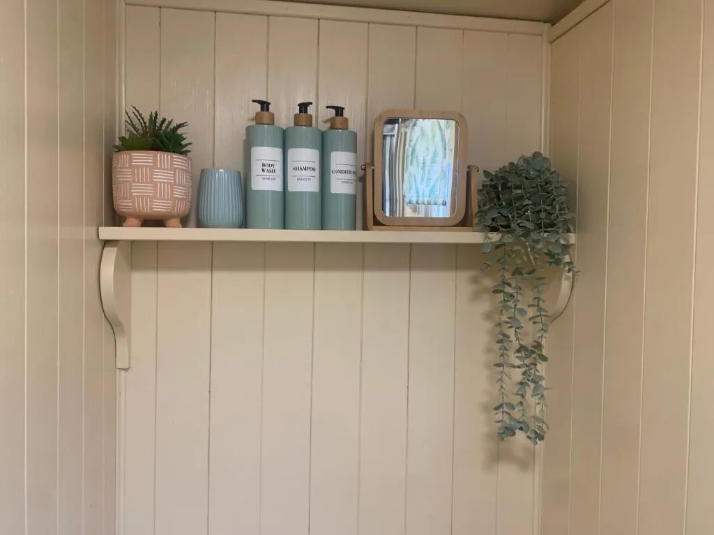 Phoenix Farm Shepherds Hut,Minions, Cornwall, hotel in Liskeard