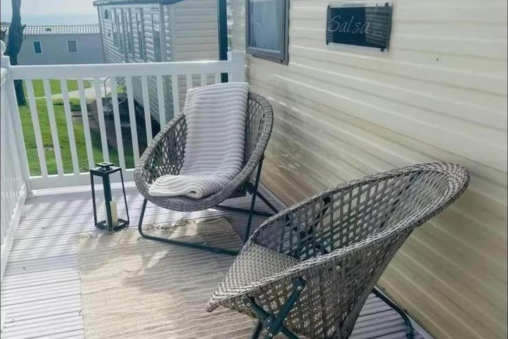 3-Bed Sleeps 8 Pet-Friendly Caravan (Haven Park near Exmouth) photo 7