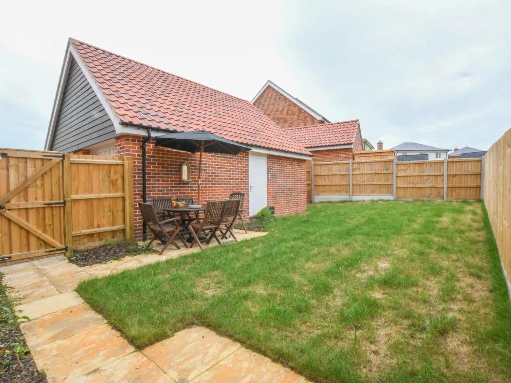 51 Halesworth, Holton
