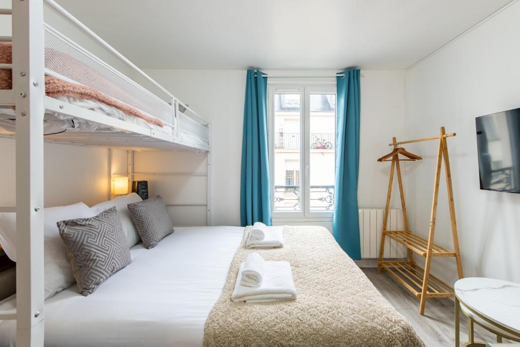 Best Deal! Modern studio in vibrant area only 5 minutes by walk to metro - central location - 3