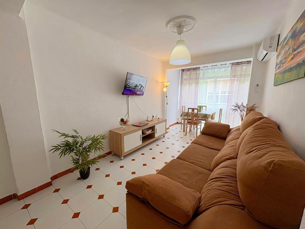 ReyHouse Huelin 3Rooms - Cerca de la playa con AC, Малага