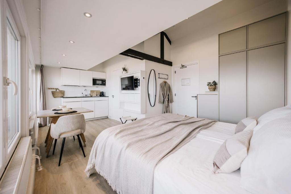 Studio with Sea View