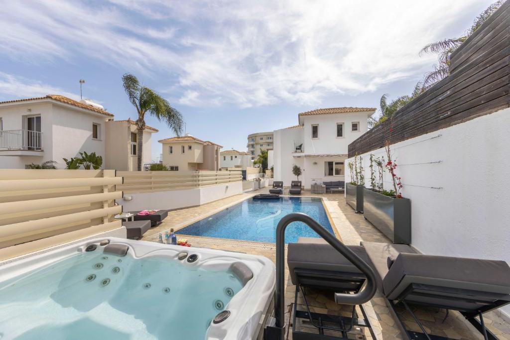 Villa Protaras View 6 Central Protaras -Fig Tree Bay-Jacuzzi-Hot Tub, Protaras