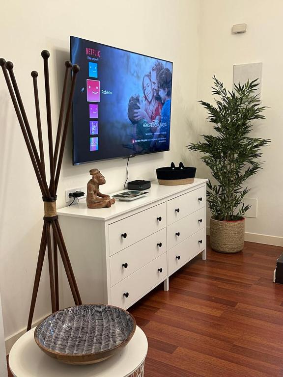 Stylish & Cozy 1BR Steps from Royal Palace | By Airnest - 4
