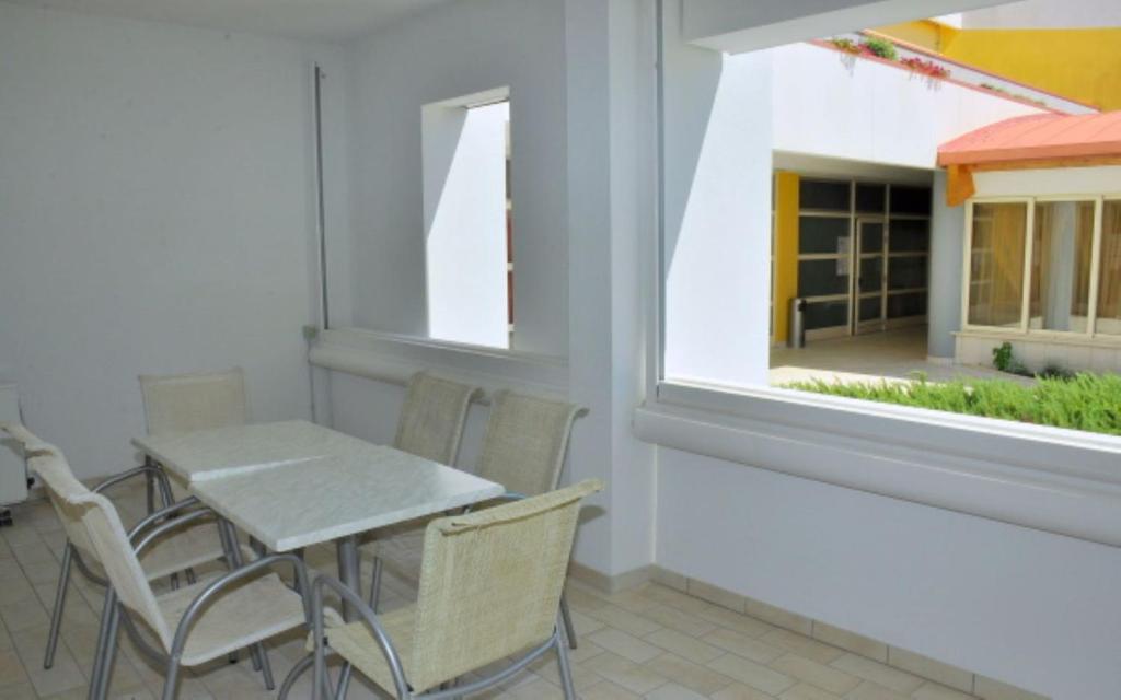 Apartment with a comfortable sunlit terrace - 4