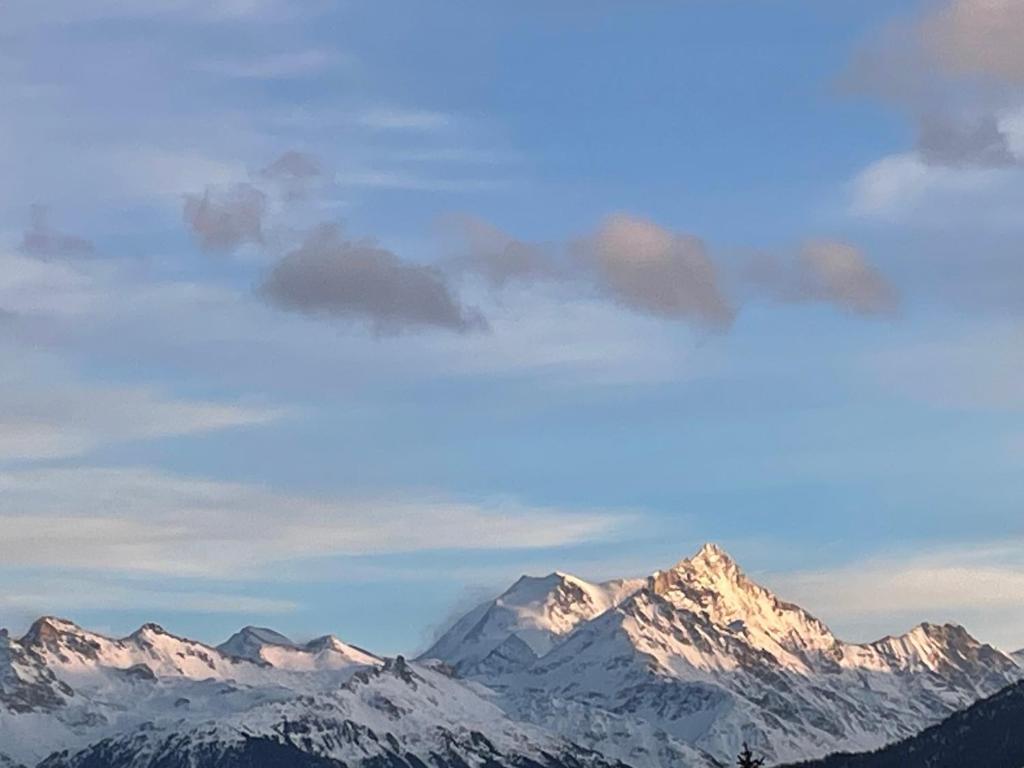 Cosy Rooftop Downtown Crans-Montana with Stunning View and Swimming Pool - 5