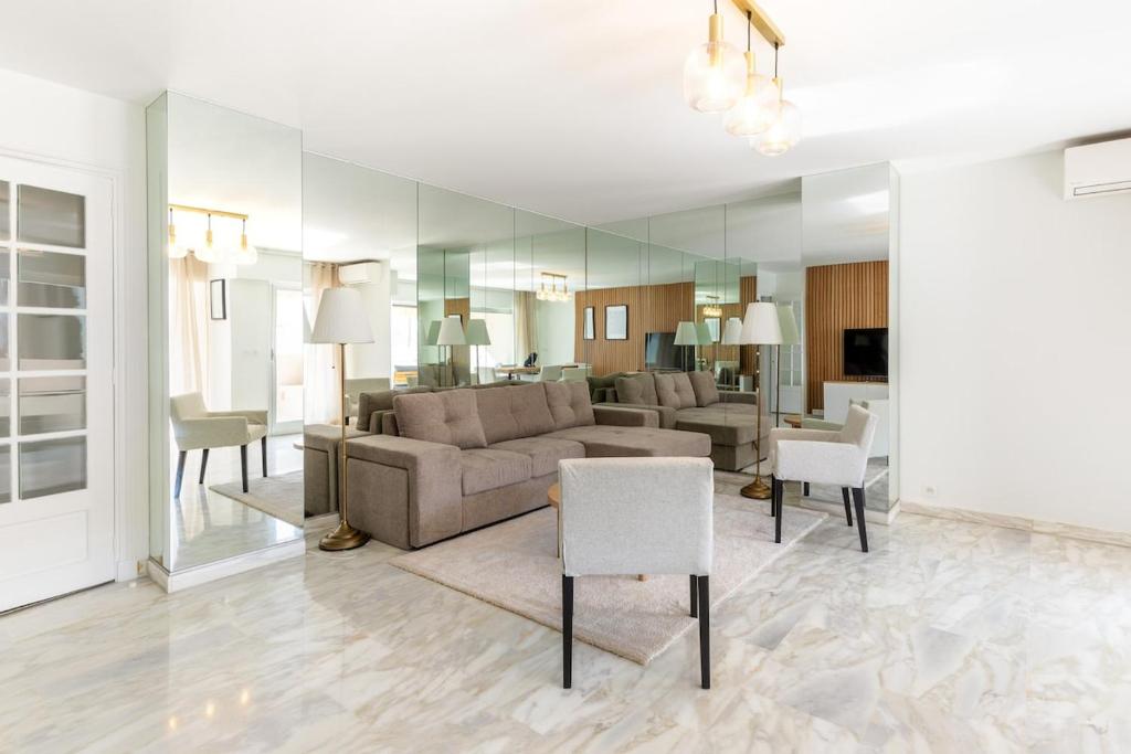 Luxurious Apartment with Sea and Carlton View - 4
