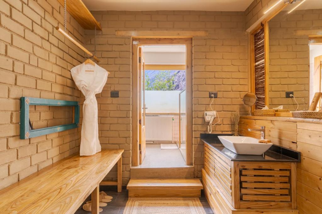 Stone Hedge Hotel ladakh バスルーム（客室）