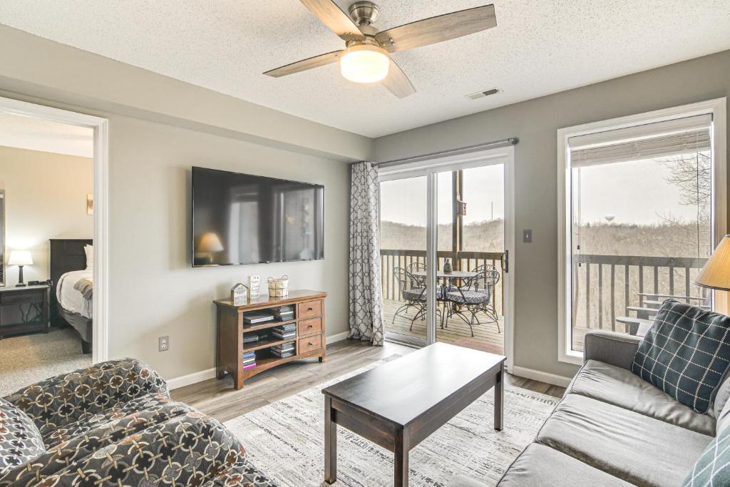 Inviting Branson West Condo with Pool Access, Branson West