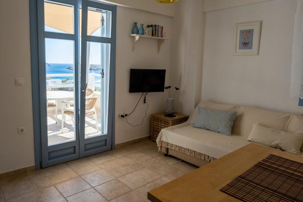 AquaBlu Syros 4, Posidhonía