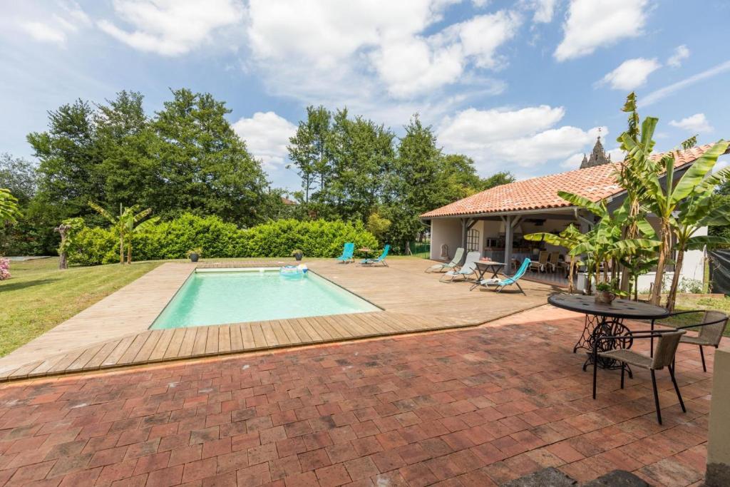 Le repere du forestier, Sabres