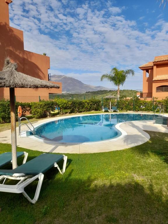 Apartamento de tres dormitorios muy espacioso con jardines y piscinas - 3