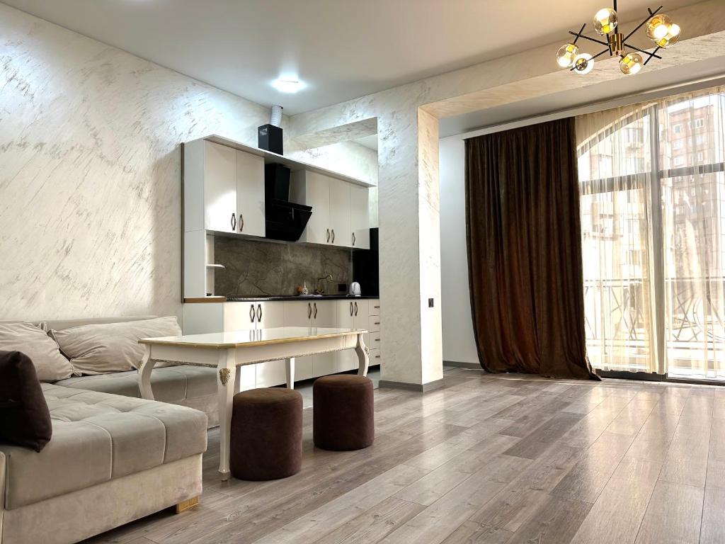 New Apartment in Downtown Yerevan, Jerevan
