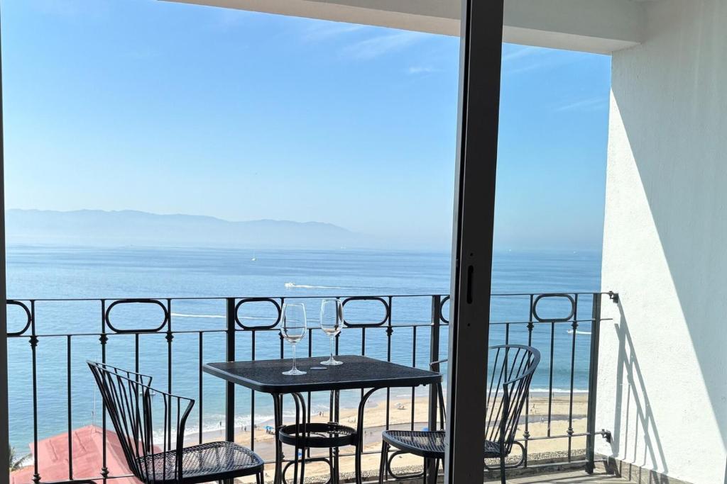 Suite with panoramic ocean views & balcony! - 3