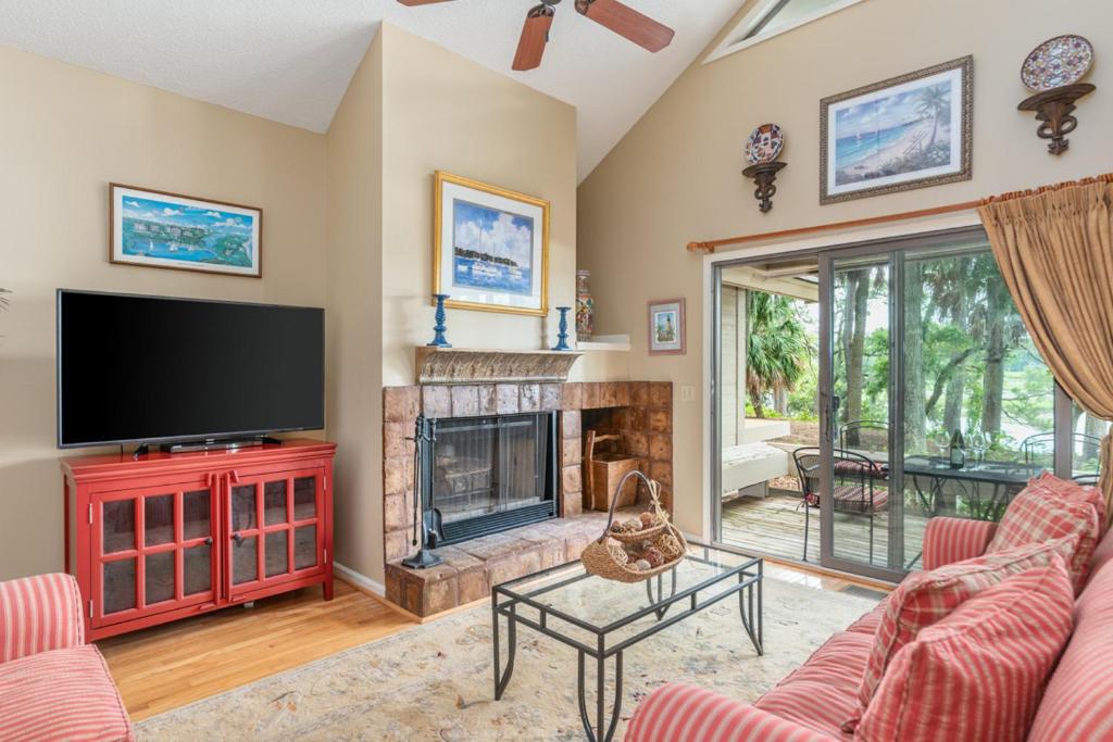 Quiet Dataw Island Villa with Water Views, Dataw Island