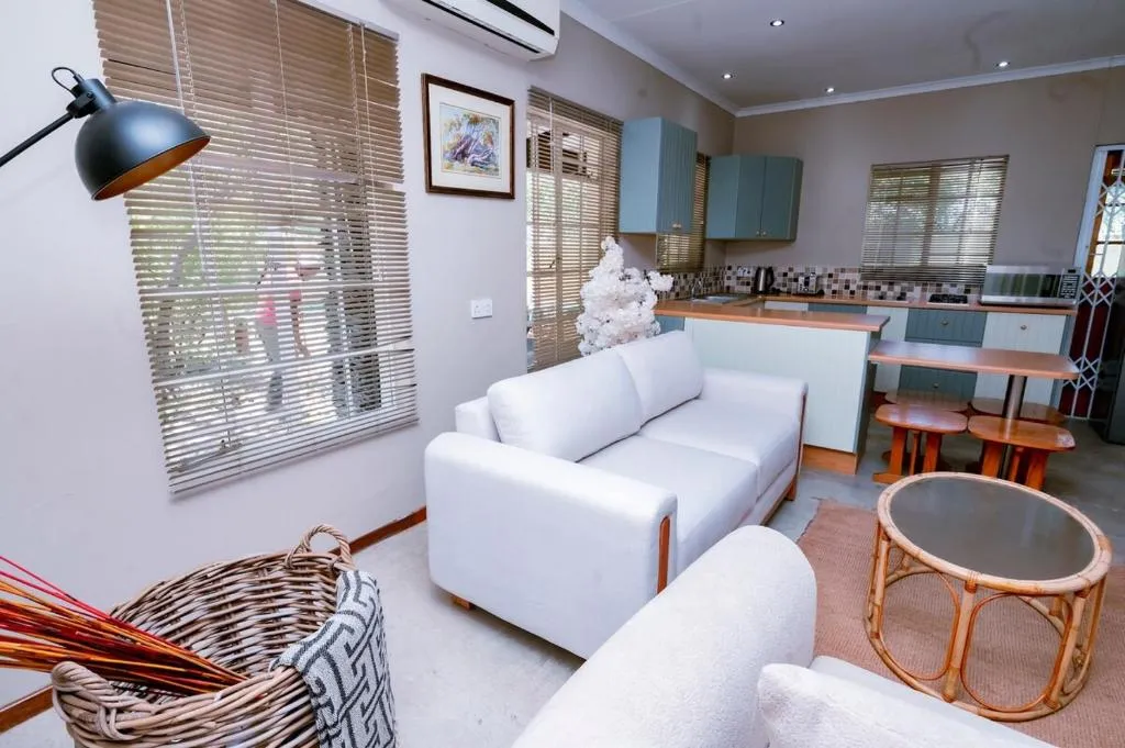 The Bush Cottage at Mokolodi Gaborone, hotel in Gaborone
