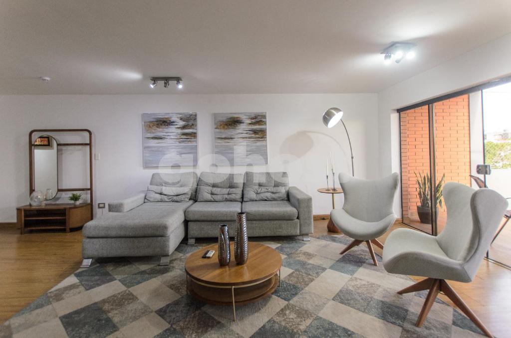 Spacious and Luxurious Penthouse in Carmelitas - 3