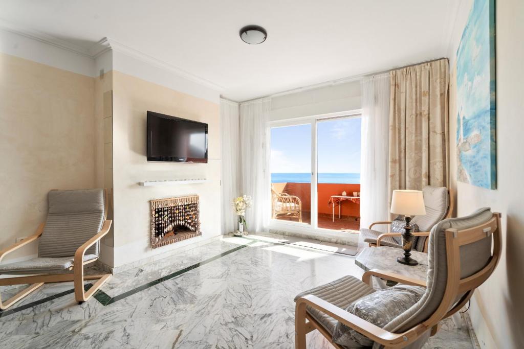 6 Penthouse with stunning views - 3