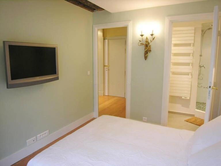 Beautiful 2 BDRM- In the heart of the Marais - 2