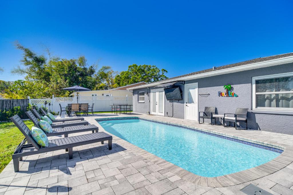 Pinellas Park Home with Pool 9 Mi to Beach!, 皮内拉斯公园