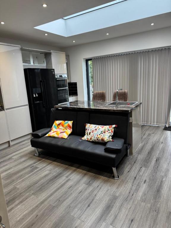 Big & Spacious 5 Bedroom House in London, Plumstead