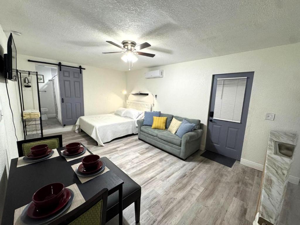 Spacious Suite in Tampa, Tampa